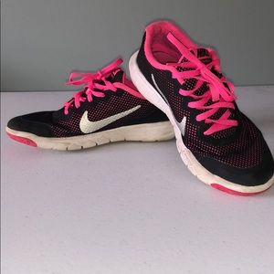 Nike Flex Experience RN 4 - Size 4Y.